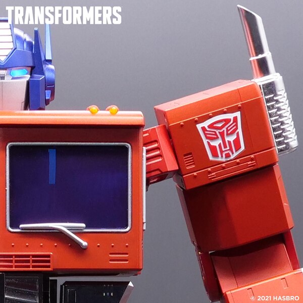 Transformers Optimus Prime Advanced Robot Official Images  (1 of 10)